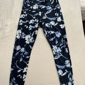 Like new Athleta medium dark blue floral leggings 7/8 length